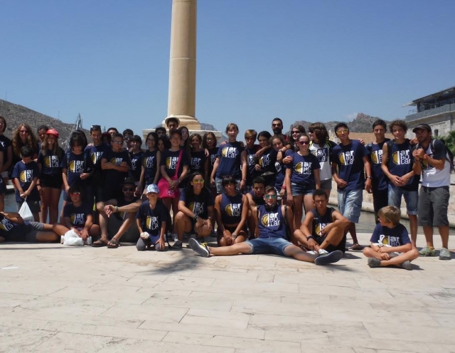 Alumnos con la camiseta de Arbolar